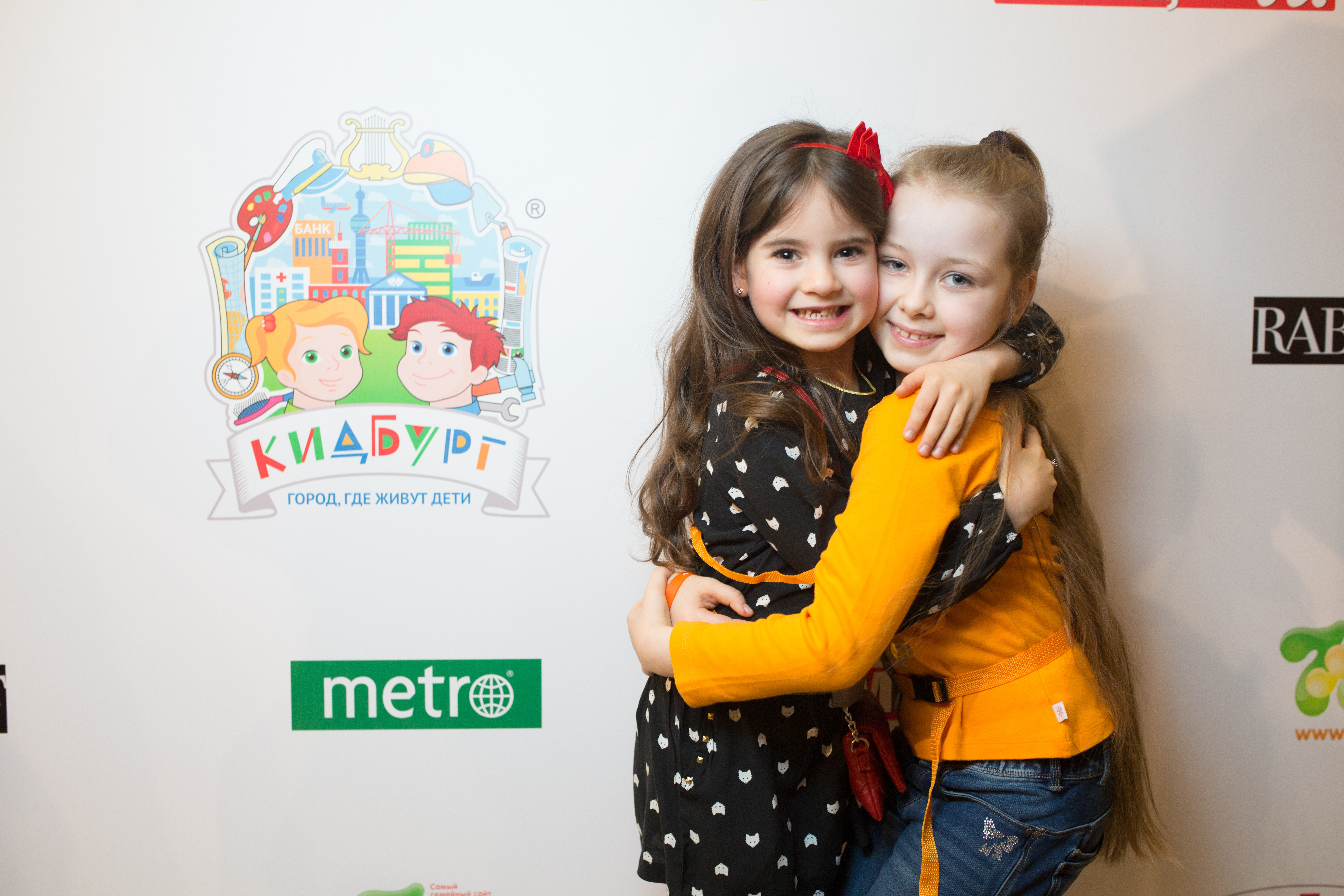 В Москве открылся детский город профессий «КидБург»!