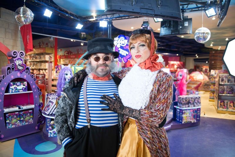 Оксана Фёдорова и Яна Чурикова готовятся к новогоднему представлению на «Мосфильме»