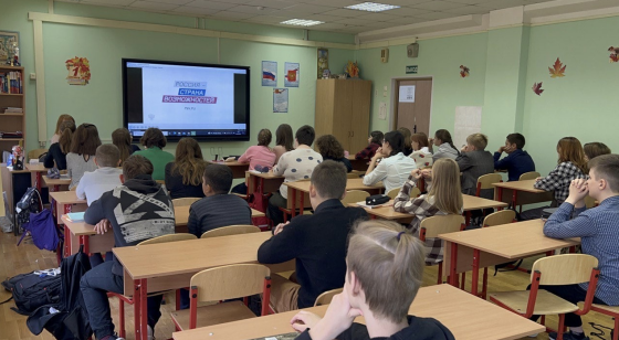 Во всех школах страны прошел урок «Мы – Россия. Возможности – будущее»: школьникам и студентам СПО рассказали о возможностях для реализации и социальных лифтах в России