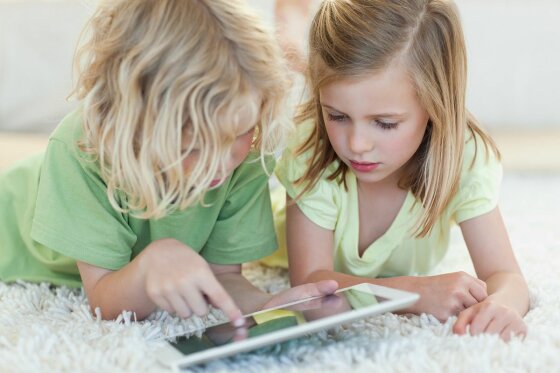 Каждый второй дошкольник в возрасте 5-7 лет, использующий гаджеты, владеет собственным телефоном или планшетом