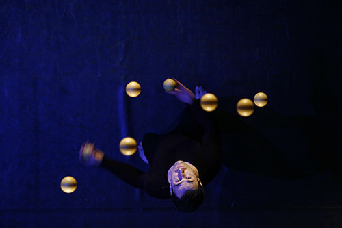 Спектакль "Поющие мячики" на Международном фестивале Театра для детей "Большая перемена"